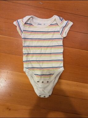 Pact Organic Cream Striped Short-Sleeve One-Piece onesie bodysuit 0-3 mo EUC